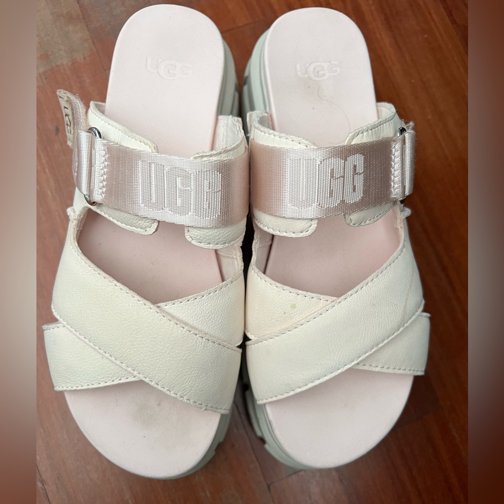 UGG slide sandals Ashton pink size 8